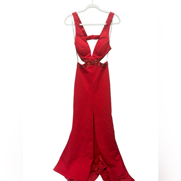 Sherri Hill V-Neck Open-Back Red Formal Gown with Beaded Detailing Size 2 - Picture 2 of 7